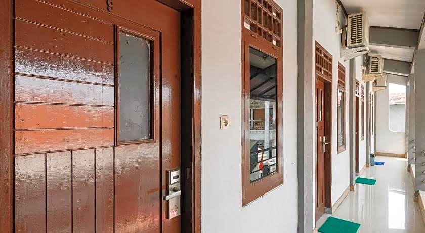 RedDoorz Syariah near Mall Of Serang