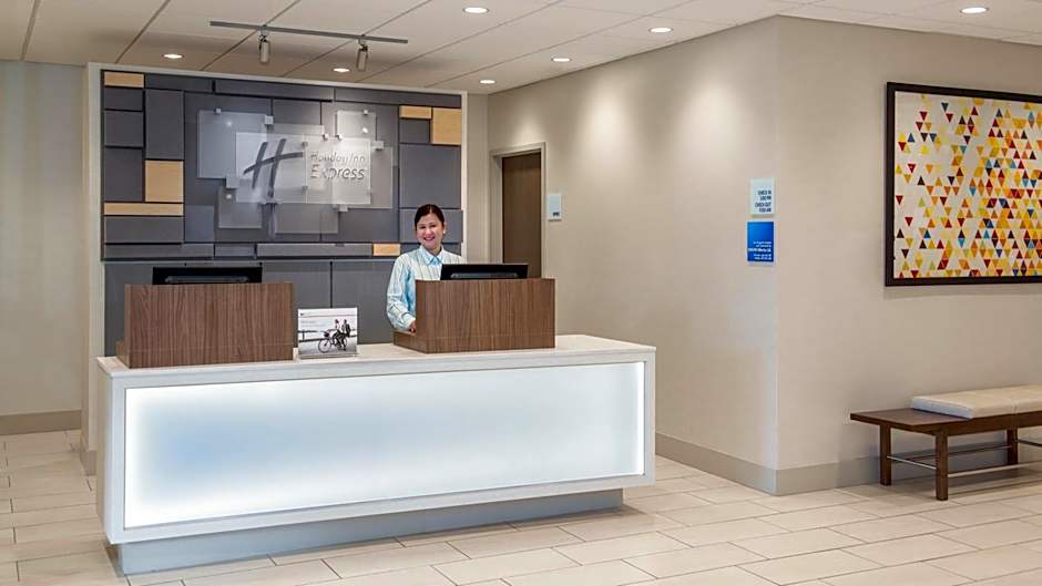 Holiday Inn Express Airdrie By IHG