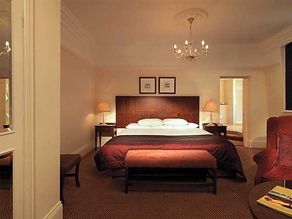 Macdonald Burlington Hotel