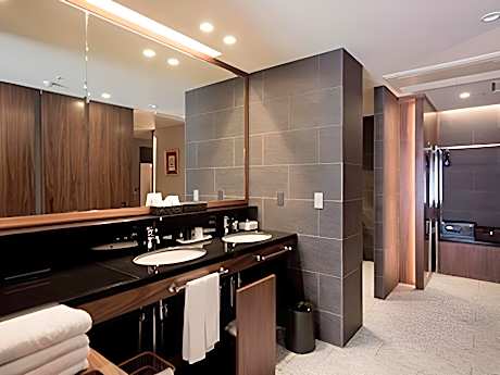 Junior Suite Room - Non-Smoking