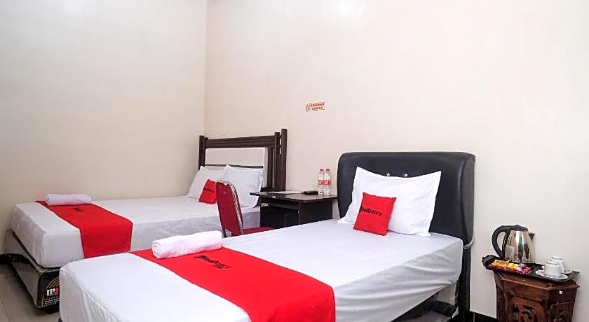 RedDoorz Syariah near Exit Toll Palur