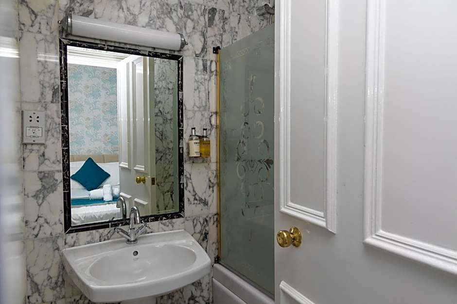 Woodland Manor Hotel