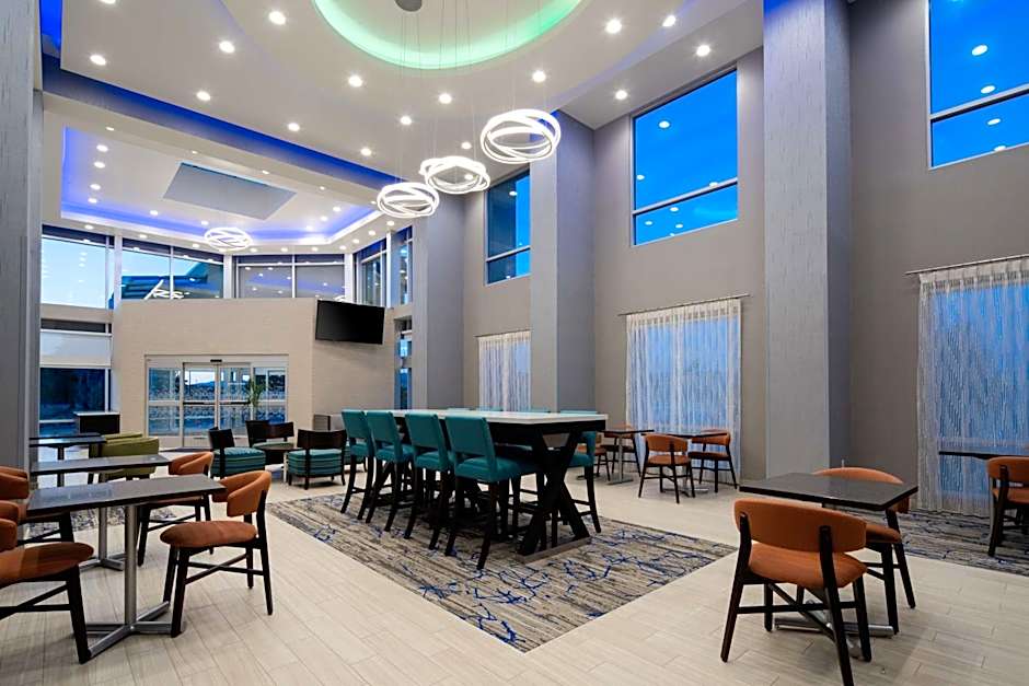 Hampton Inn By Hilton & Suites Gilroy, CA