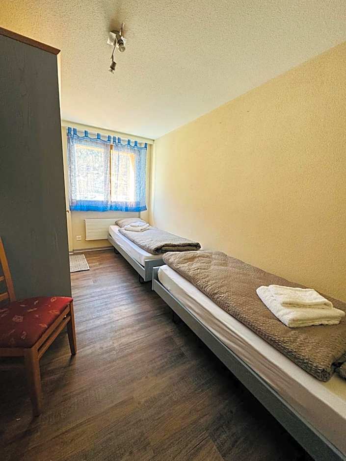 Restaurant & Hostel Hole in One