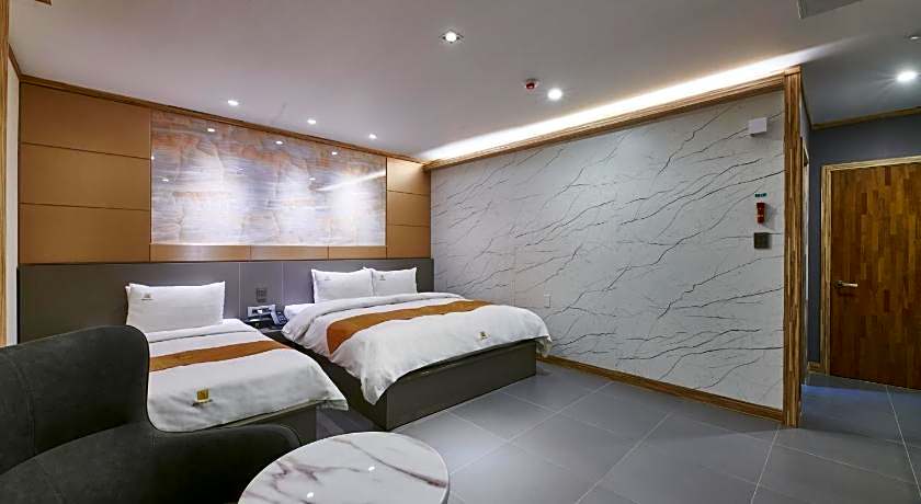 Aura Hotel