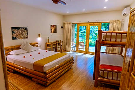 Family Room with Garden View