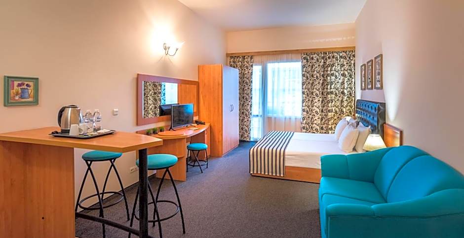 Lotus Family Hotel - Free Parking