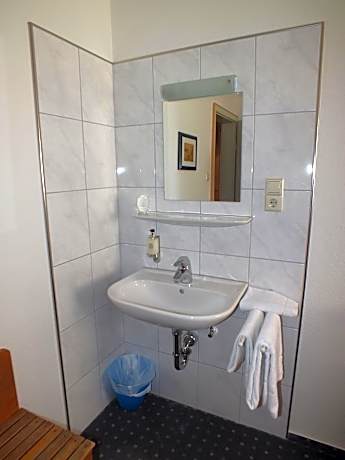 Kleines Einzelzimmer im Nebengebäude mit Gemeinschaftsbad