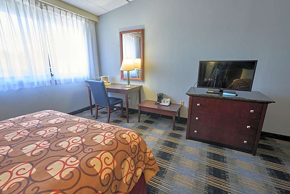 Riverview Inn & Suites