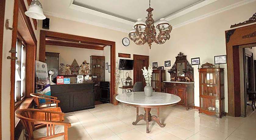 Ndalem Maharani Guest House