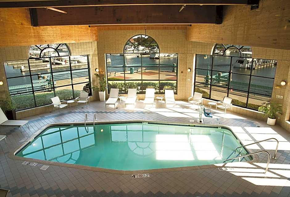 DoubleTree by Hilton Racine Harbourwalk