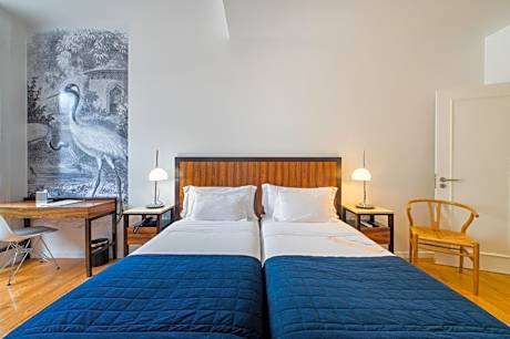 Twin Room with Street View