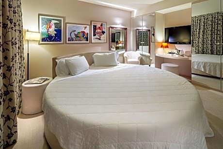 Superior King Suite