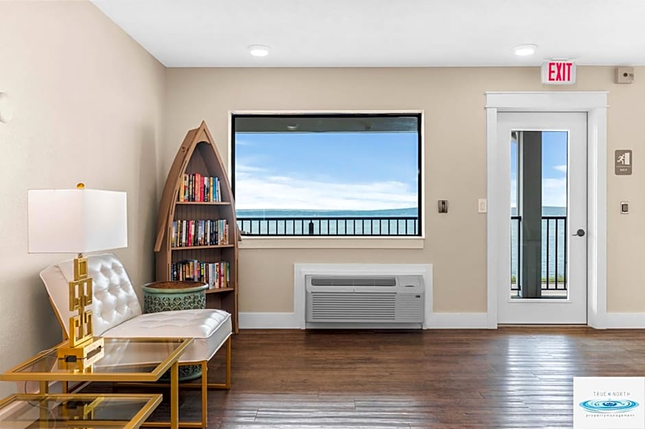 Gold Coast Inn ⁀➷ Breathtaking Sunsets ➠ Standard Lake View Room ➠ 106