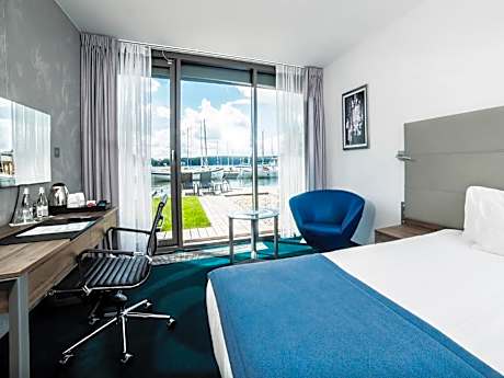 Superior Double or Twin Room with Lake View