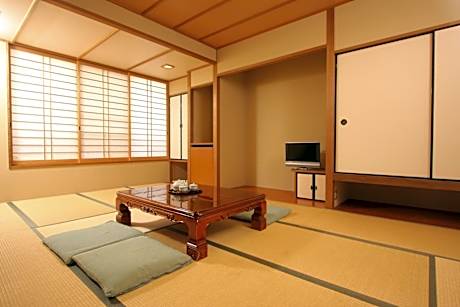 Standard Japanese Style Tatami Room with Private Bathroom - Non-Smoking  (Up to 4 guests)