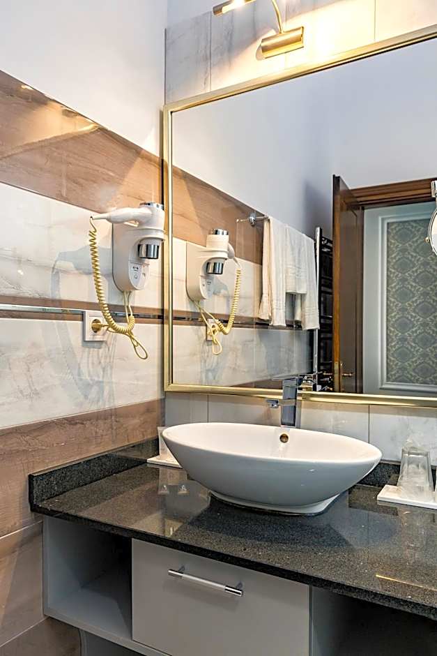 La Strada Boutique Villa