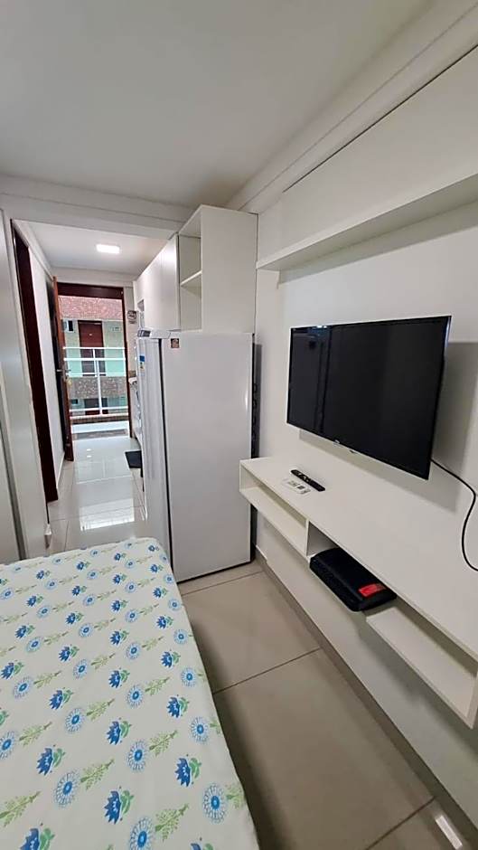 Confortável Flat com piscina de borda infinita na cobertura