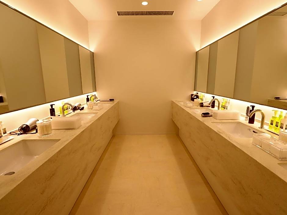 Leo Yu Capsule Hotel Nishi Funabashi