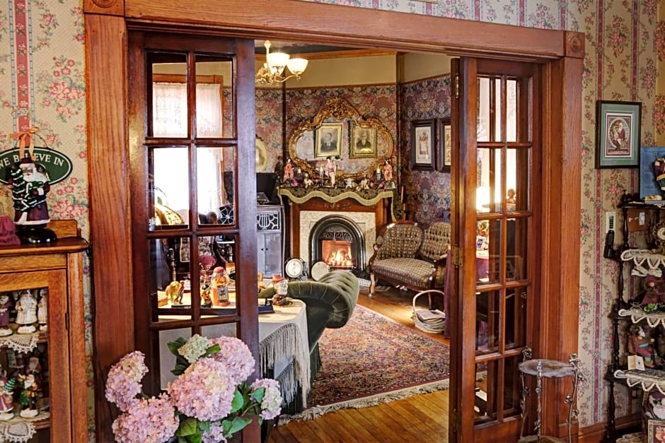 The Queen, A Victorian Bed & Breakfast