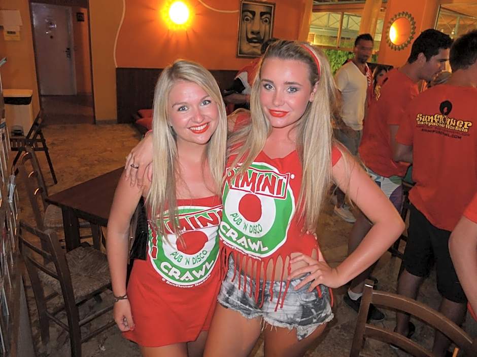 Sunflower Beach Backpacker Hostel & Bar