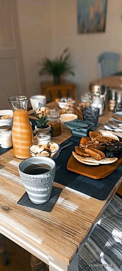 Outlander Boutique B&B King