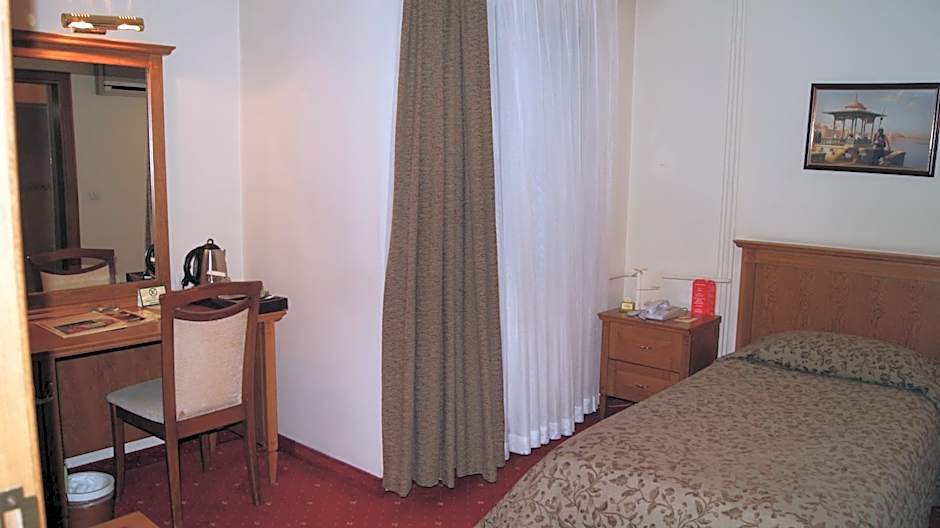 Central Hotel