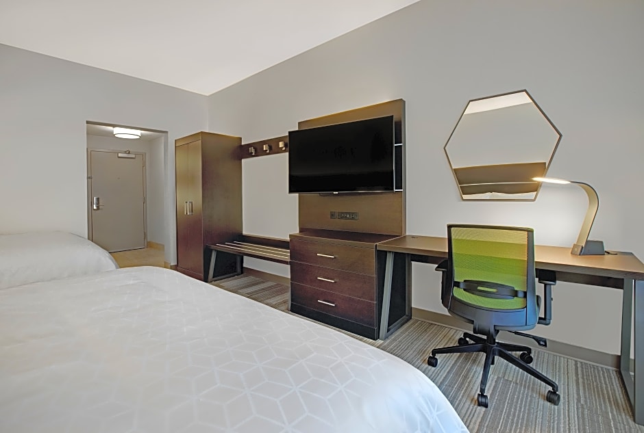Holiday Inn Express  Milwaukee Downtown