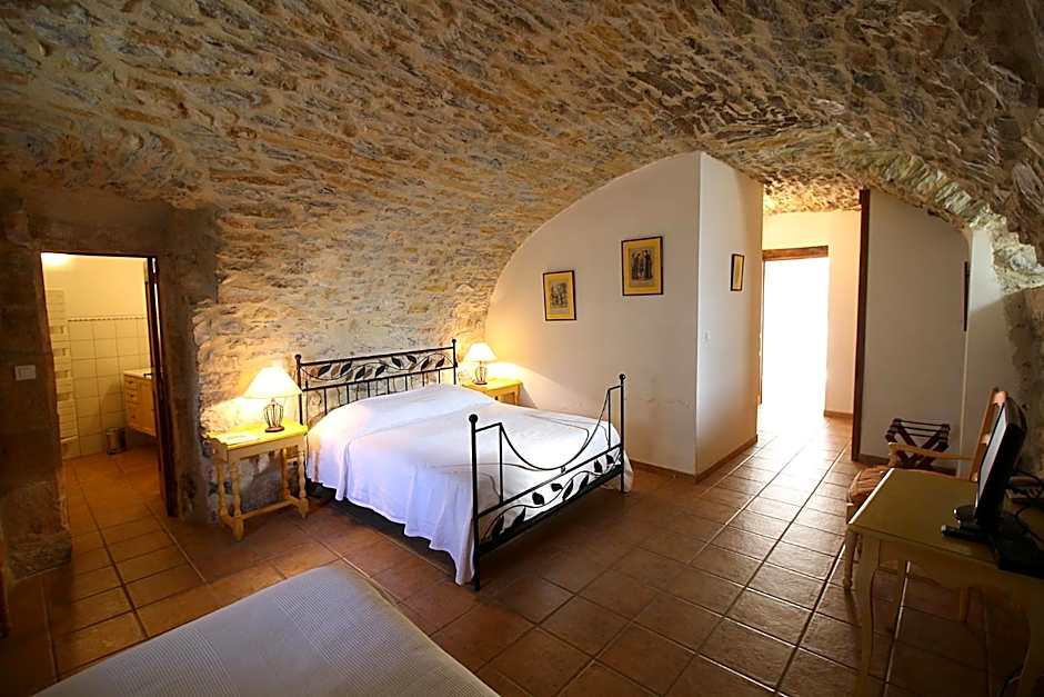 Logis Hôtel Restaurant Gîte La Bastide du Vébron