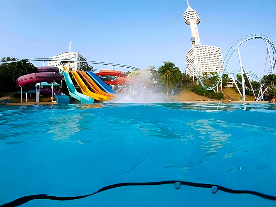 18 Coins Cafe & Hostel