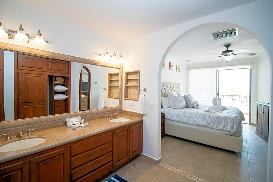 Casa Blanca Golf Villas