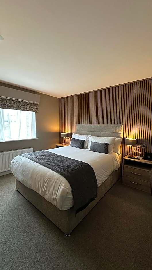 Castle Varagh Hotel & Bar