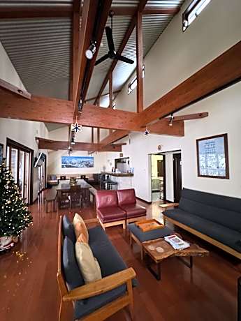 Bears Den Mountain Lodge