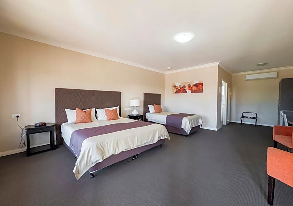 Sundowner Motel Hotel