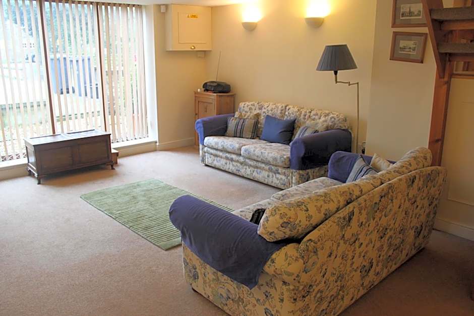 The Raddle Inn Log Cabins