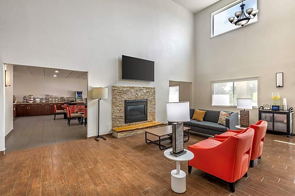 Comfort Suites Omaha Northwest