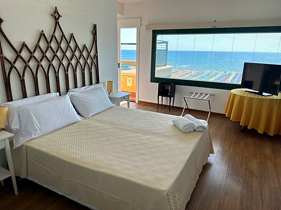 Piccadilly Penthouse with Jacuzzi