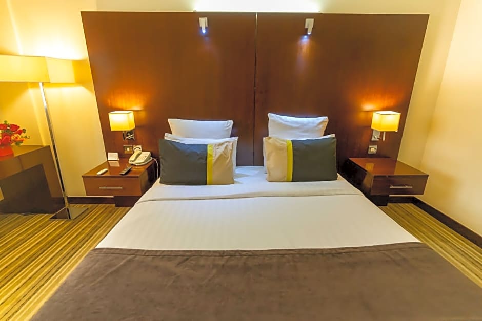 Photo 1 of 14 of Deluxe 1 King Bed