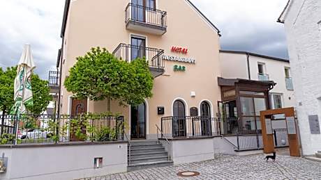 Henrys Sleeping Buttenwiesen