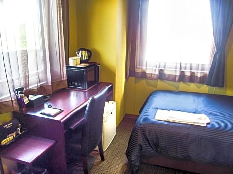 Single Room - Non-Smoking - Small Dog Friendly