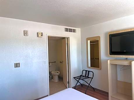 Double Room - Disability Access - Roll In Shower