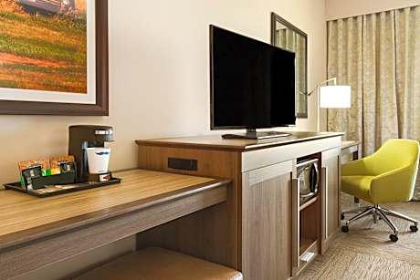 King Room with Sofa Bed and Whirlpool- Non-Smoking