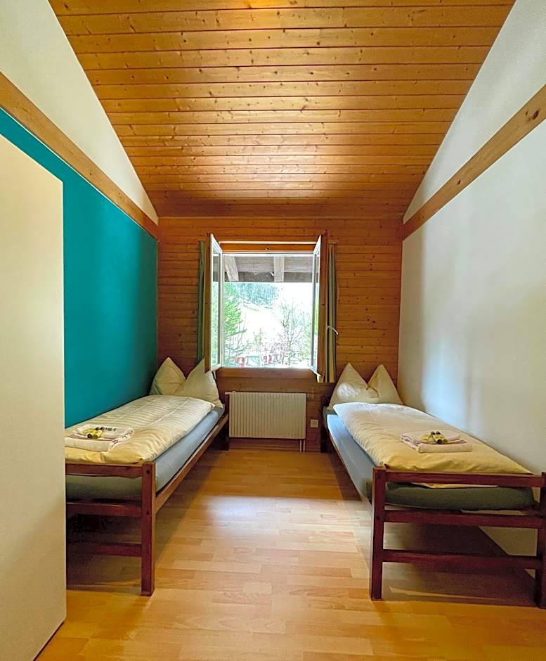 Alpine Base Hostel - Adults only