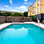 Fairfield Inn & Suites by Marriott Arlington Near Six Flags
