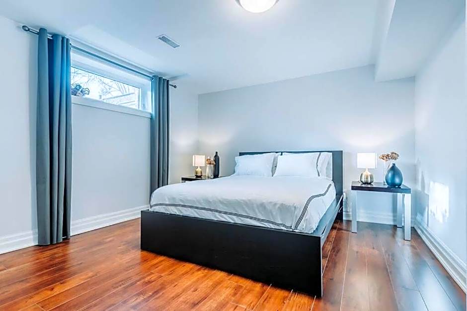 Luxurious & Modern 4BR House w/ 3 Car Parking