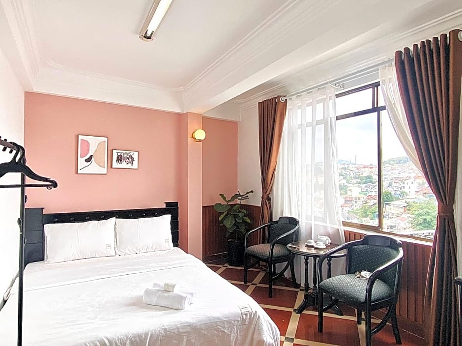 Chill House Dalat Hotel 