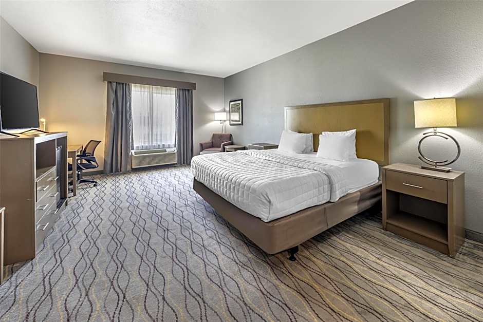Photo 1 of 4 of 1 King Bed, Accessible, Roll in Shower