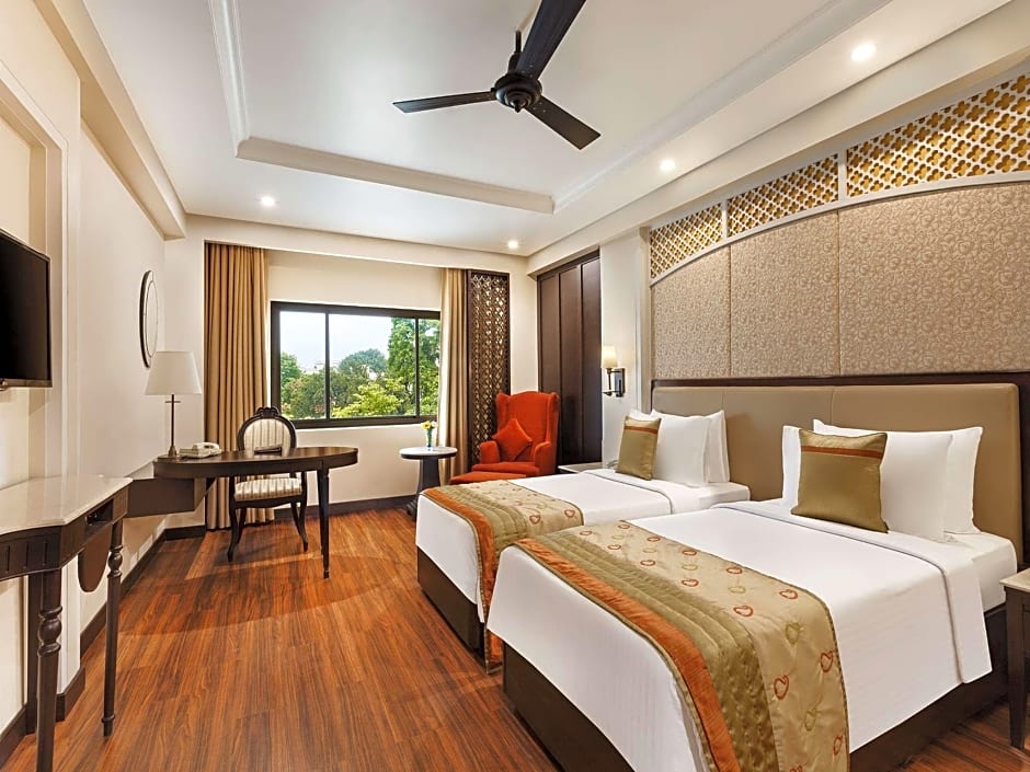 La Place Sarovar Portico Hotel