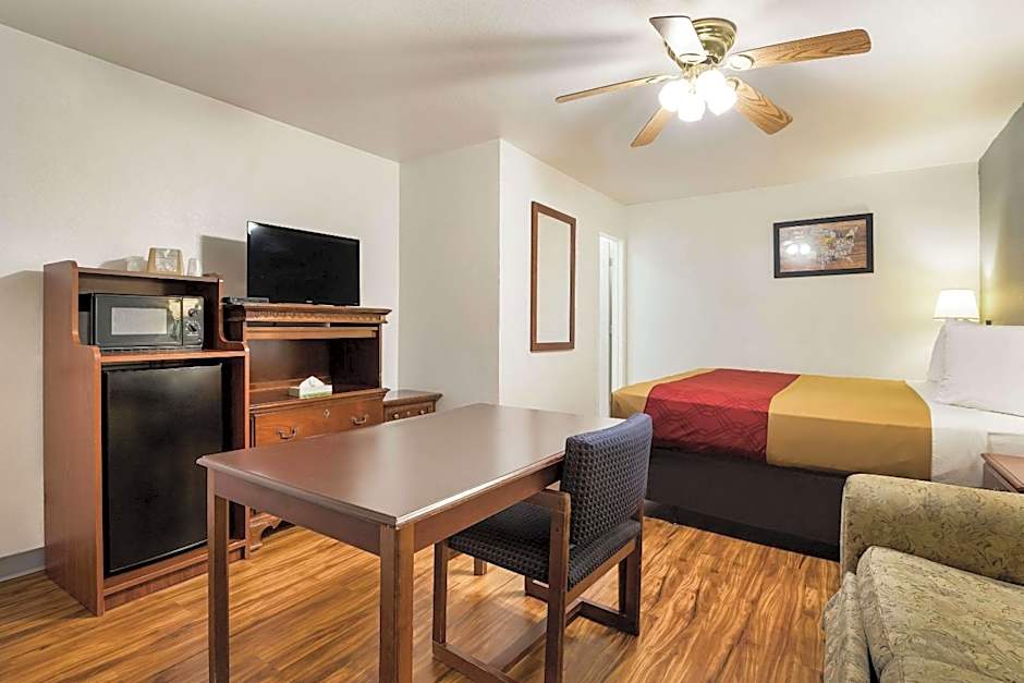 Econo Lodge Bartlesville Hwy 75
