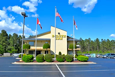 Deluxe Inn - Fayetteville I-95